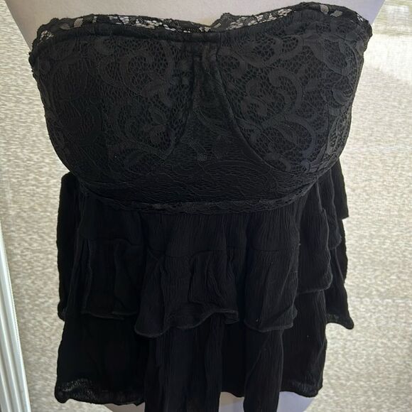 NWT Listicle lace sleeveless flowy top. Size M - Picture 1 of 4